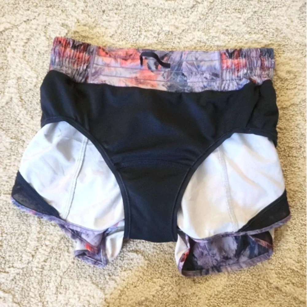 Lululemon Hotty Hot Lined Shorts‎ Size 4 Atmospheric Purple Multi 2.5